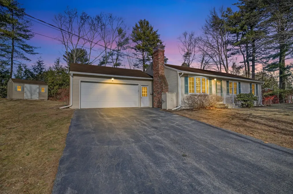8 Ridgewood Circle Kennebunk ME 04043