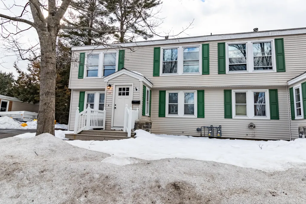 32 Emanual Drive Brunswick ME 04011