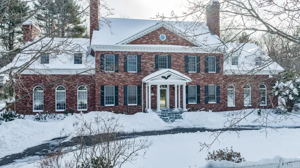 11 Heritage Lane Bangor ME 04401