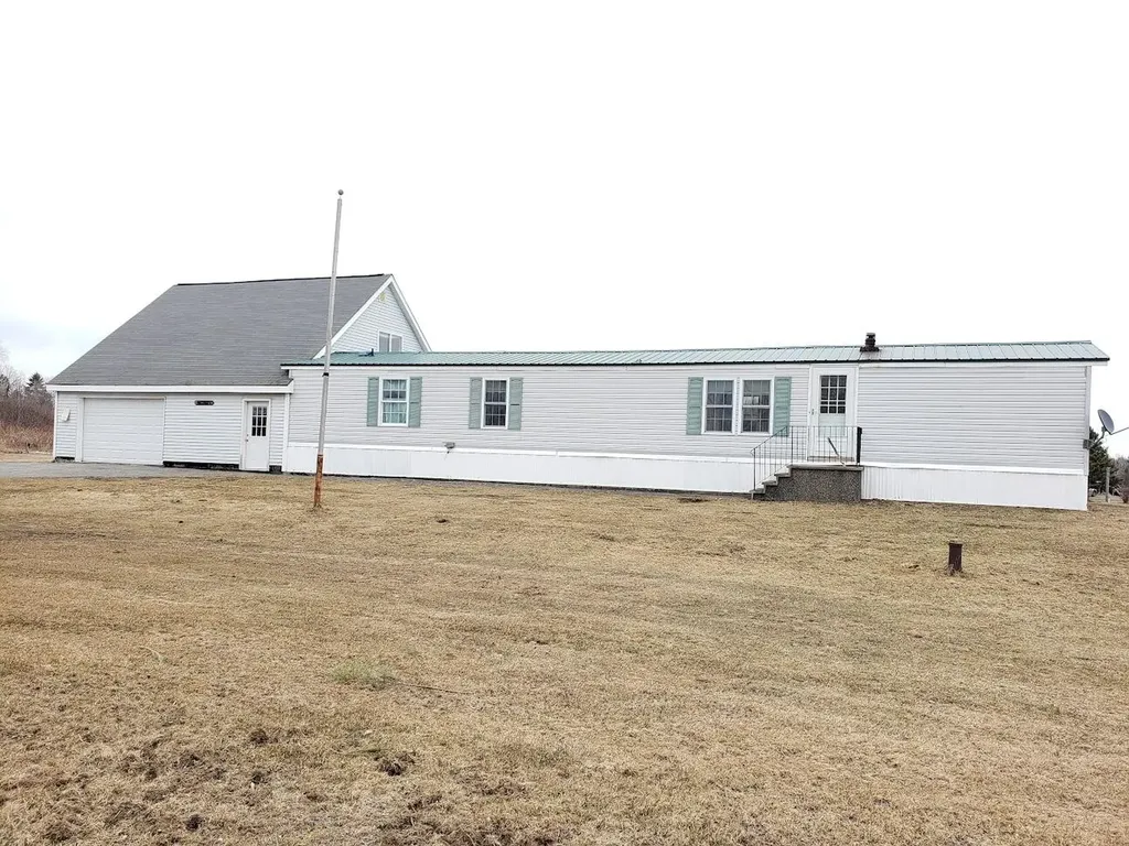 671 Main Road Bradford ME 04410