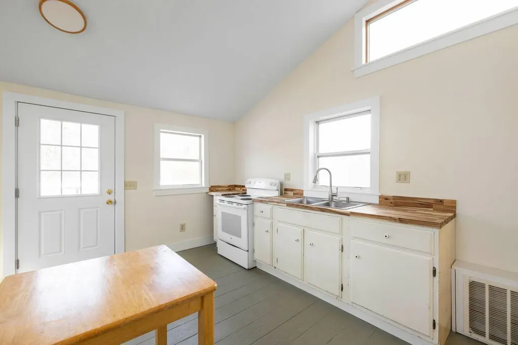 815 Depot Street Waldoboro ME 04572