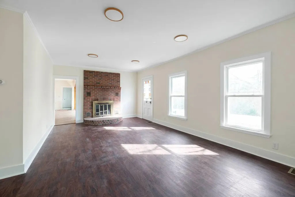 815 Depot Street Waldoboro ME 04572