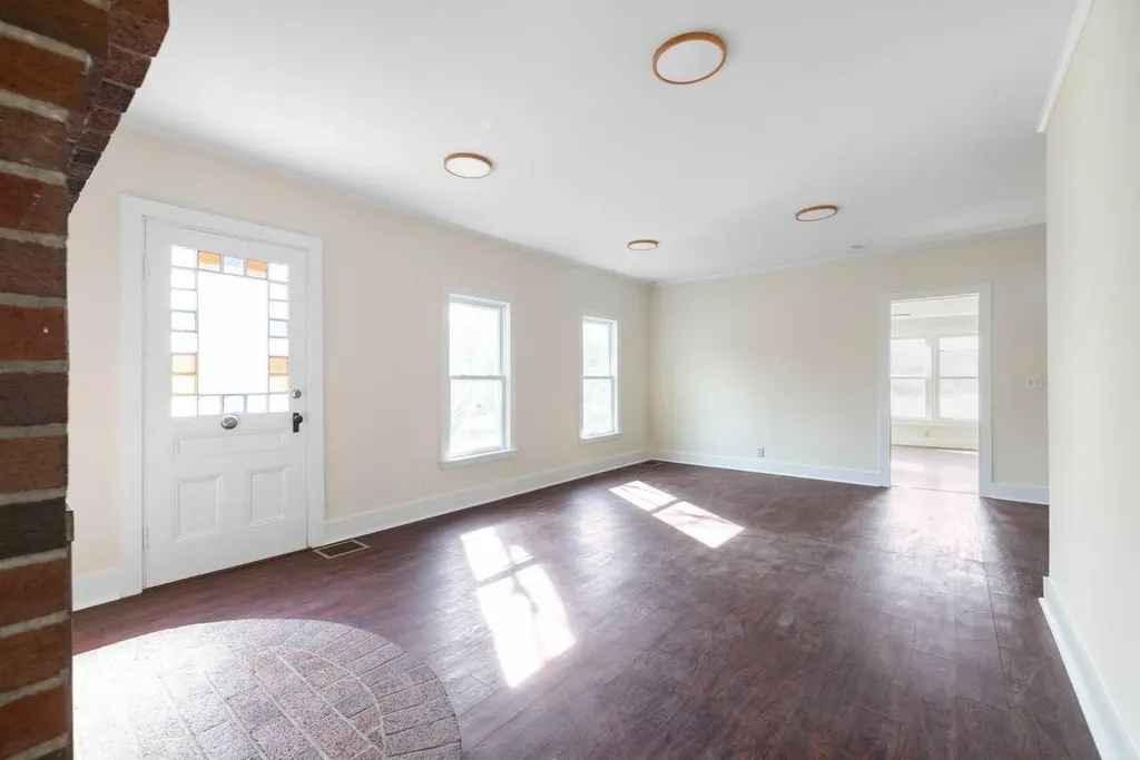 815 Depot Street Waldoboro ME 04572