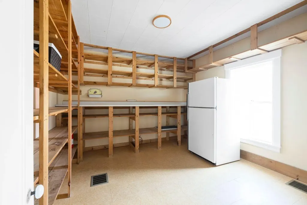 815 Depot Street Waldoboro ME 04572