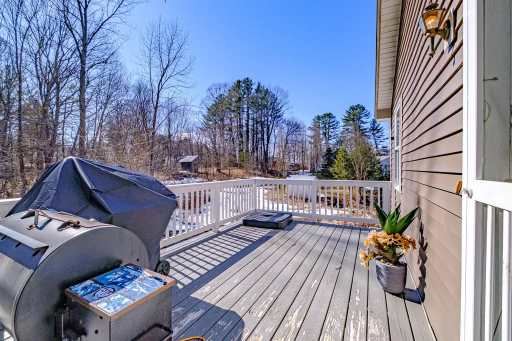 19 Holly Lane Windham ME 04062