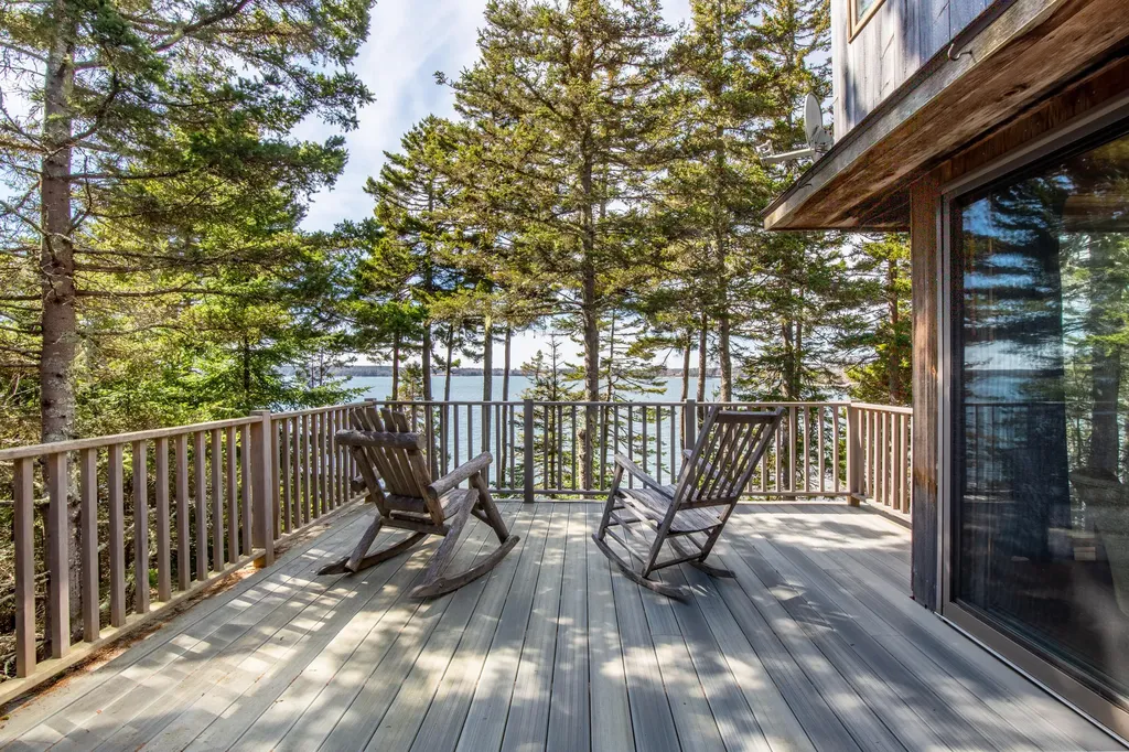 282 Davis Point Road Cushing ME 04563