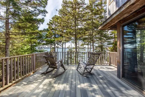 282 Davis Point Road Cushing ME 04563