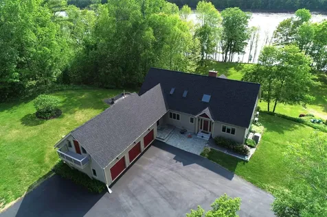 38 Agry Point Road Pittston ME 04345