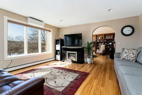 38 Agry Point Road Pittston ME 04345
