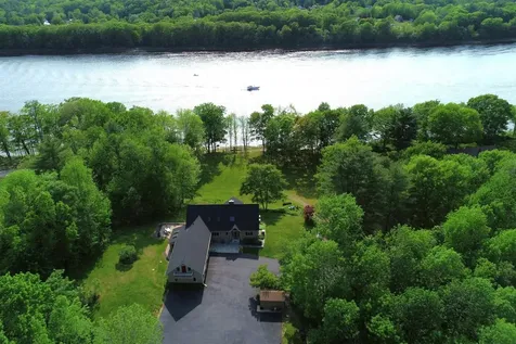 38 Agry Point Road Pittston ME 04345