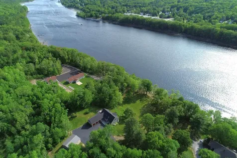 38 Agry Point Road Pittston ME 04345