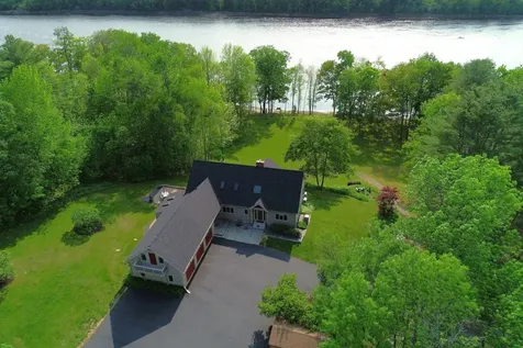38 Agry Point Road Pittston ME 04345