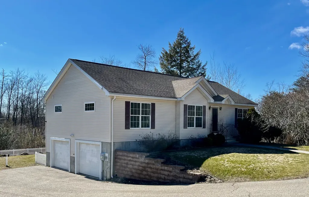 25 Ireland Drive Berwick ME 03901