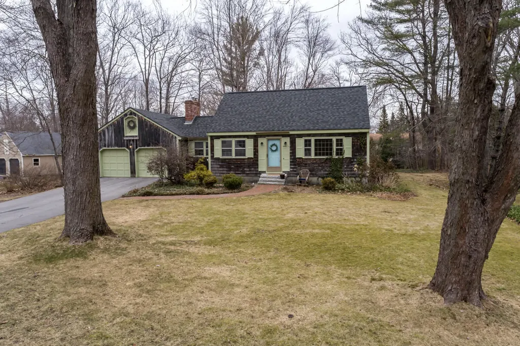 74 Bowdoin Street Yarmouth ME 04096