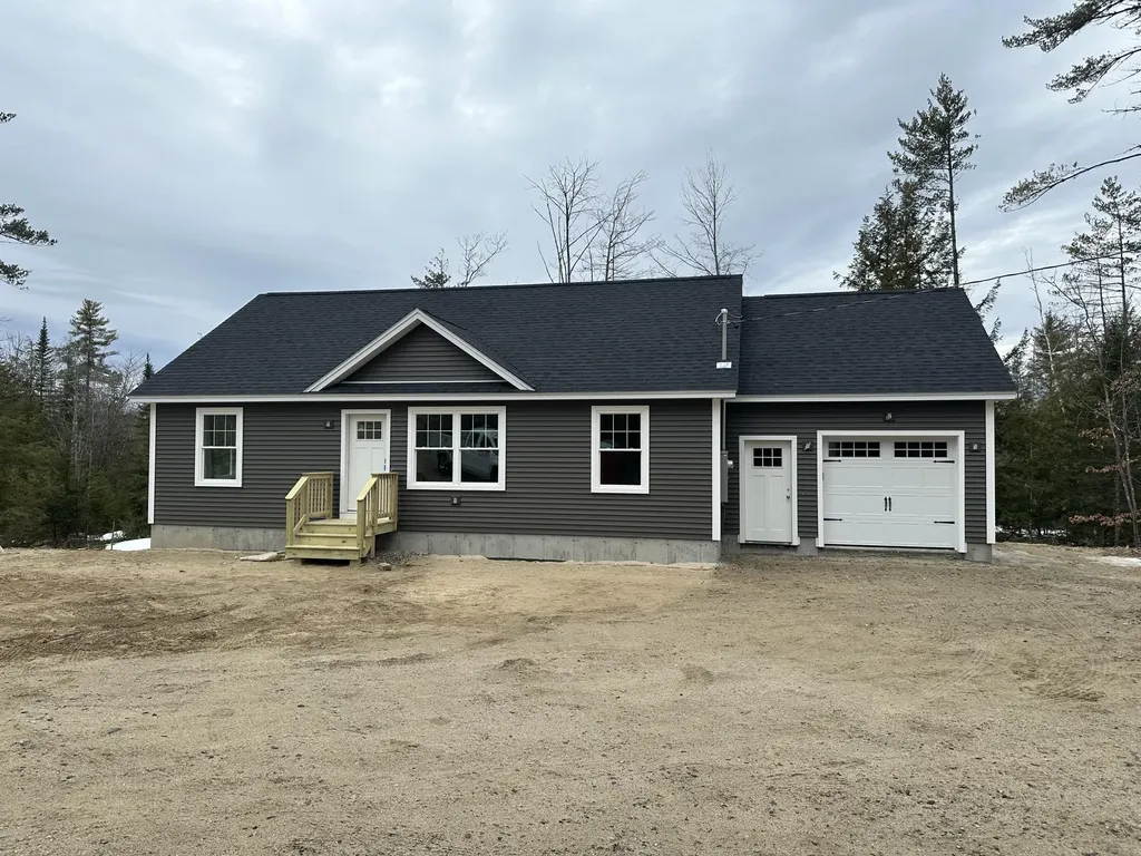 5 Moss Road Harrison ME 04040