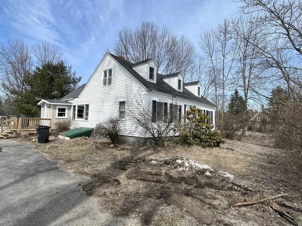923 Hallowell Litchfield Road West Gardiner ME 04345