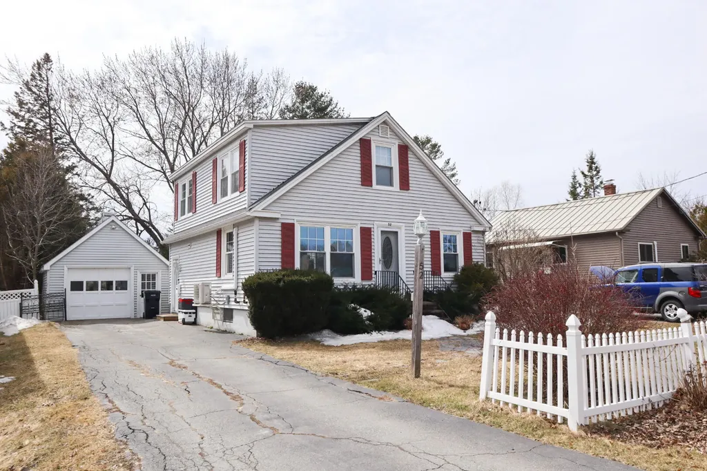 52 Fairfax Street Bangor ME 04401