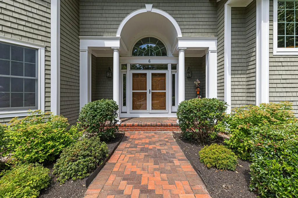 6 Baltusrol Circle Falmouth ME 04105