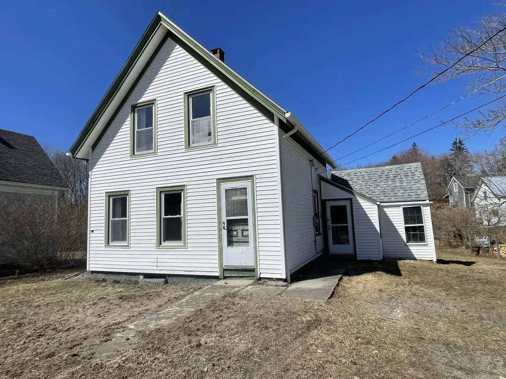 11 Starr Street Vinalhaven ME 04863