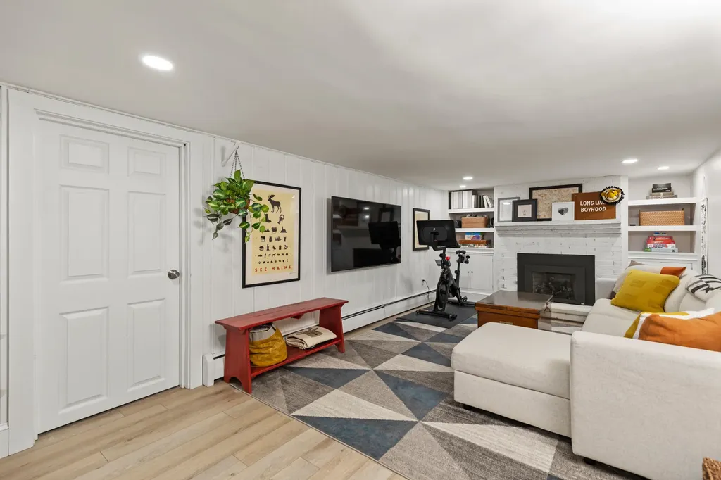 23 Neal Street Portland ME 04102