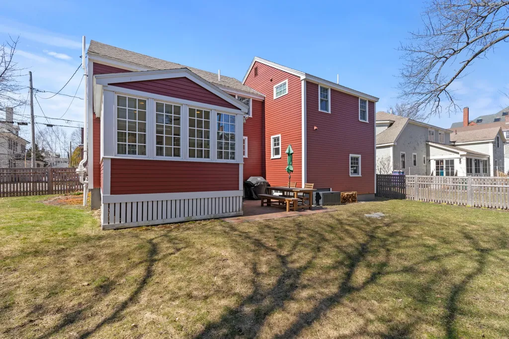 23 Neal Street Portland ME 04102