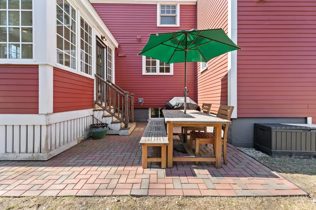 23 Neal Street Portland ME 04102