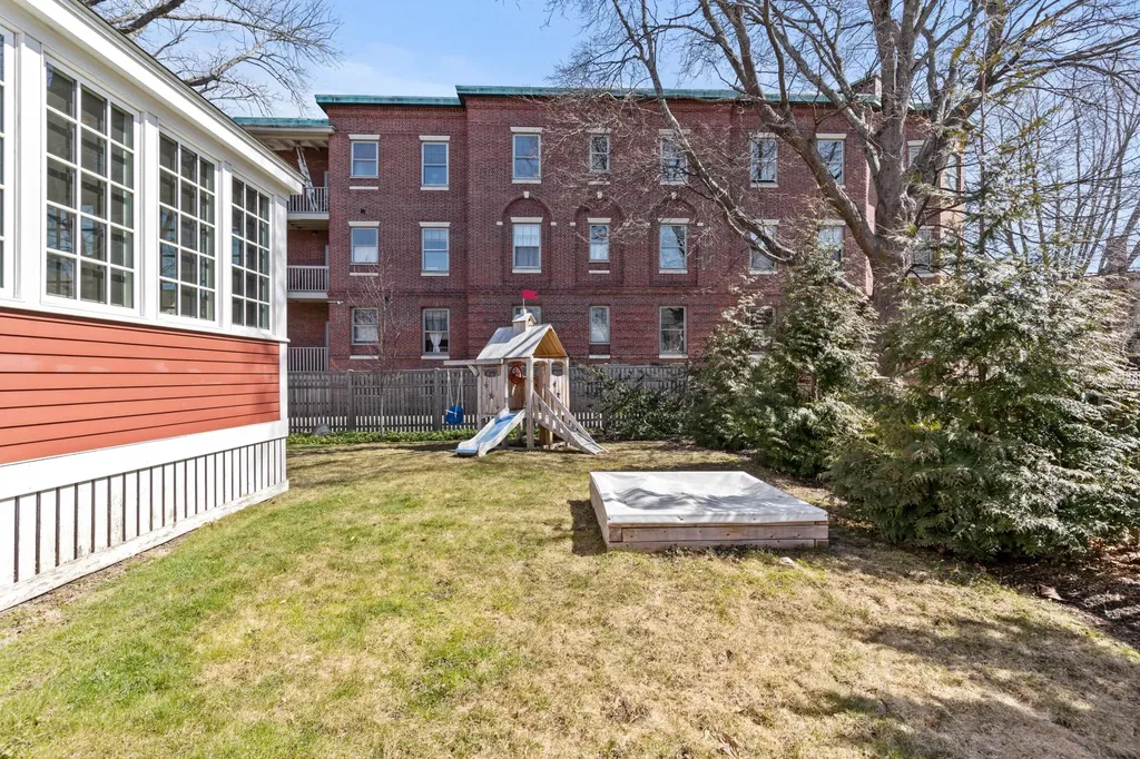 23 Neal Street Portland ME 04102