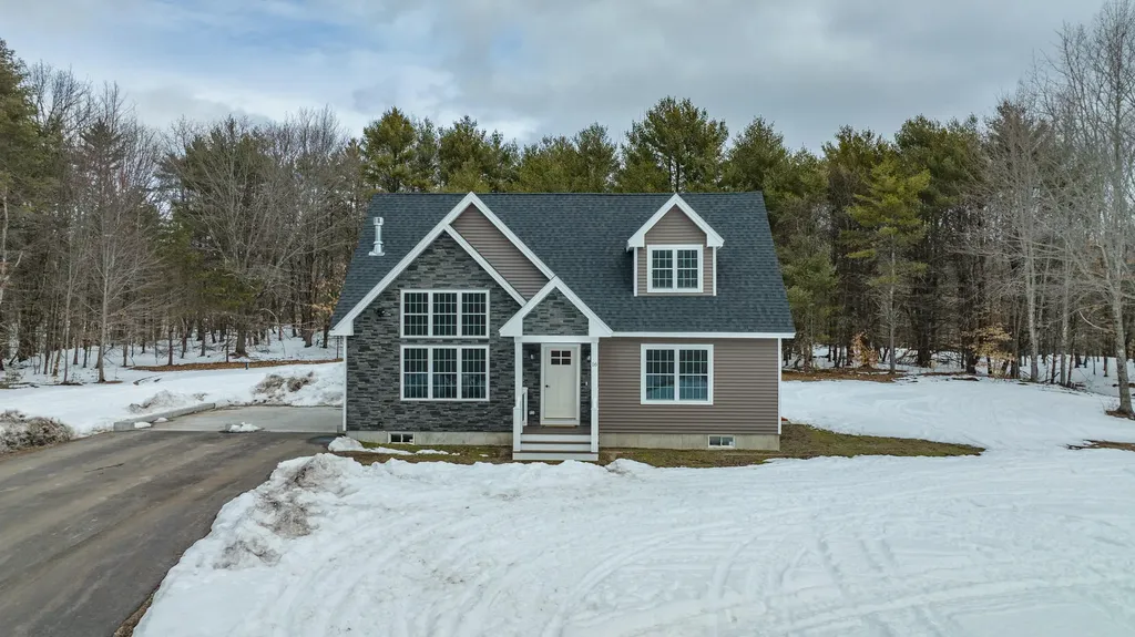16 Summer Lane Gray ME 04039