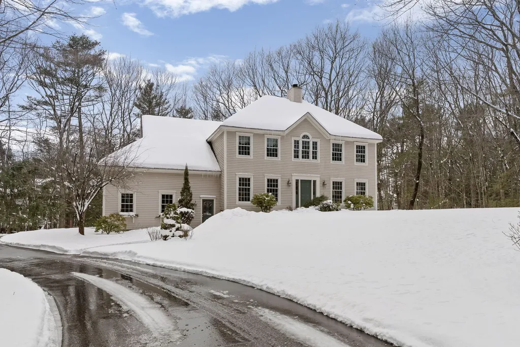 10 Stapleford Drive Falmouth ME 04105