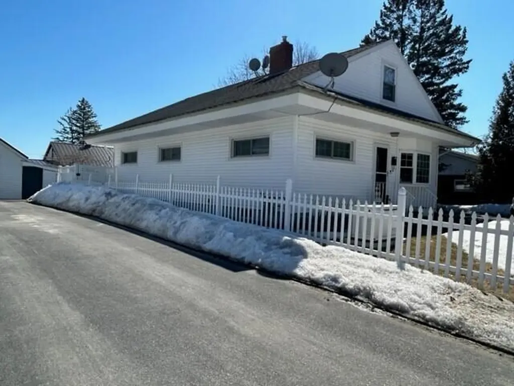 52 Carver Street Bangor ME 04401