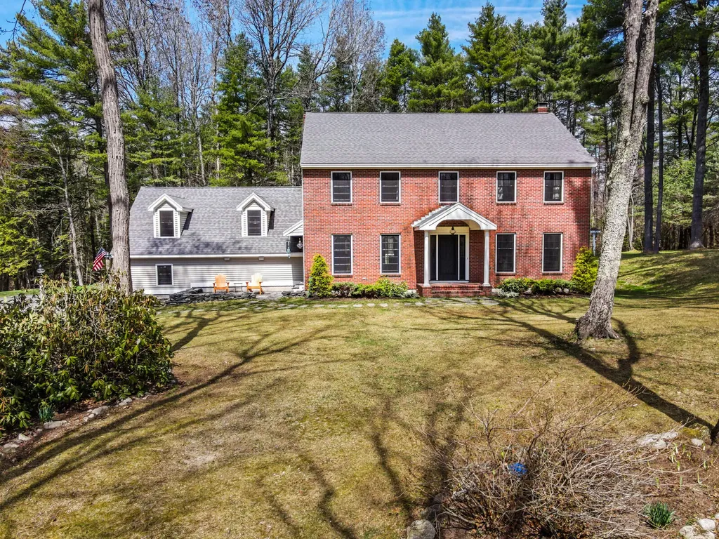 44 Sturbridge Lane Cumberland ME 04021