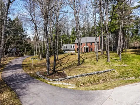 44 Sturbridge Lane Cumberland ME 04021