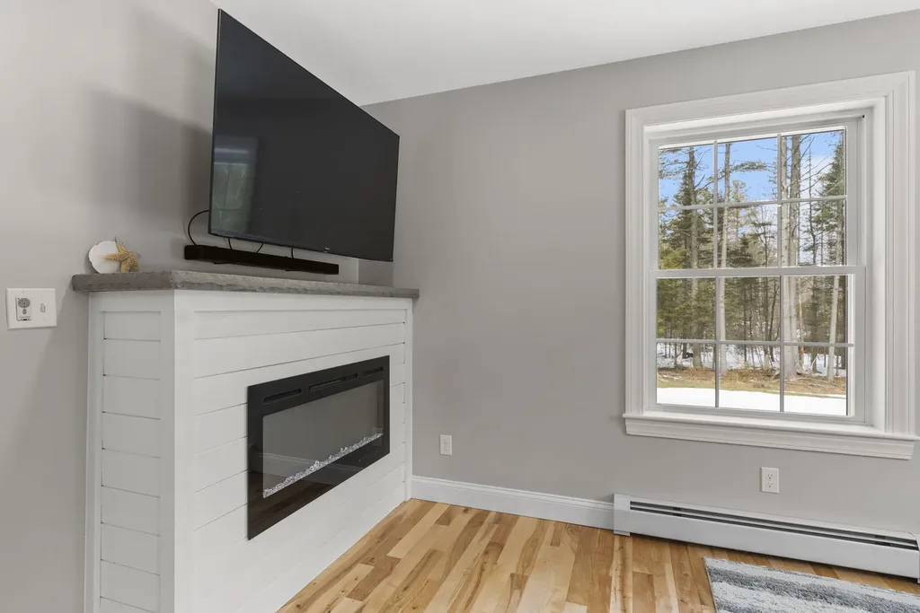 5 Nyasa Lane Brunswick ME 04011