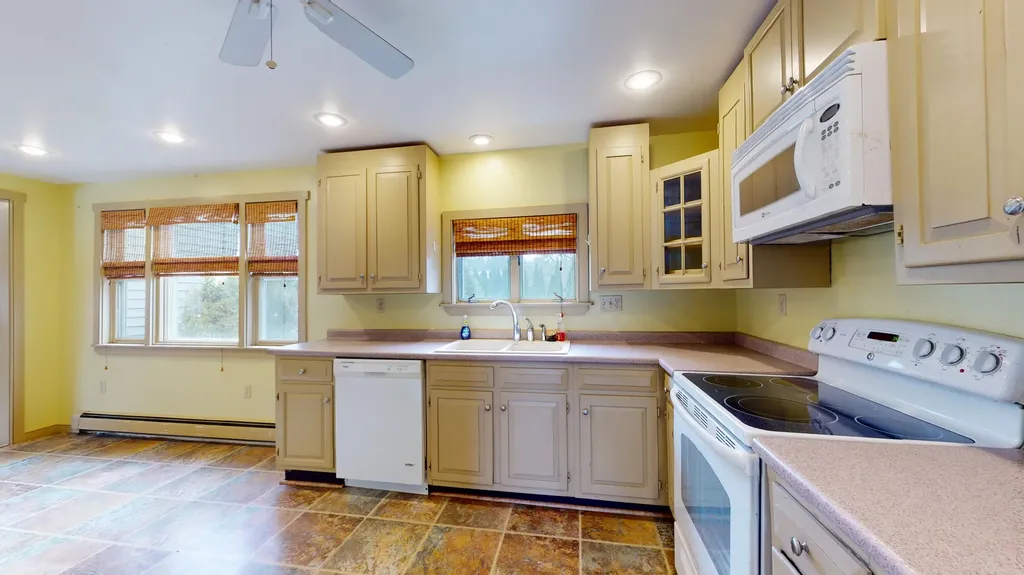 297 Birch Point Road Wiscasset ME 04578