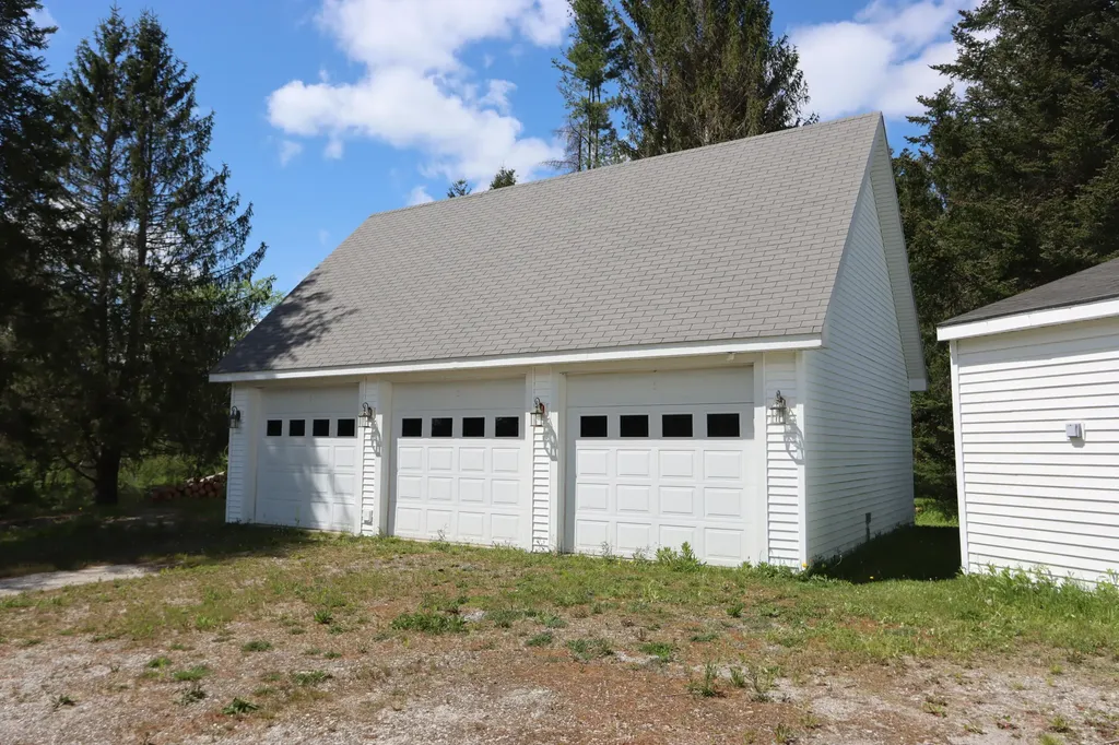 297 Birch Point Road Wiscasset ME 04578