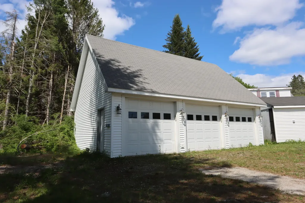 297 Birch Point Road Wiscasset ME 04578