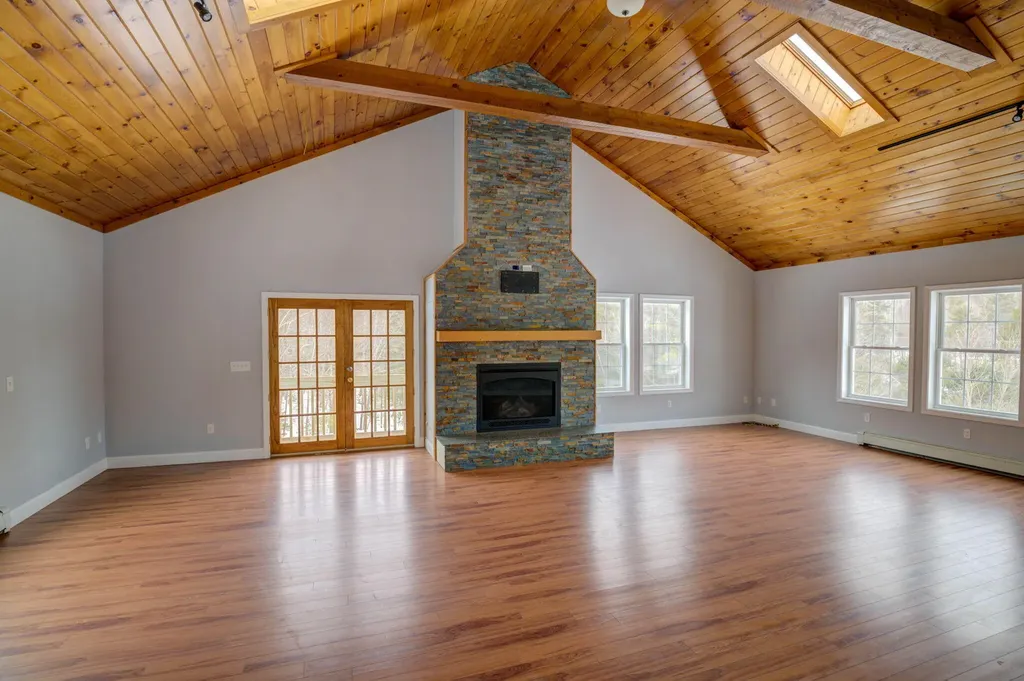 17 Castle Farm Drive Hebron ME 04238