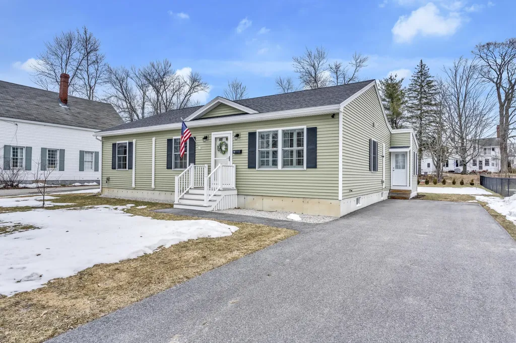 19 Mechanic Street Saco ME 04072
