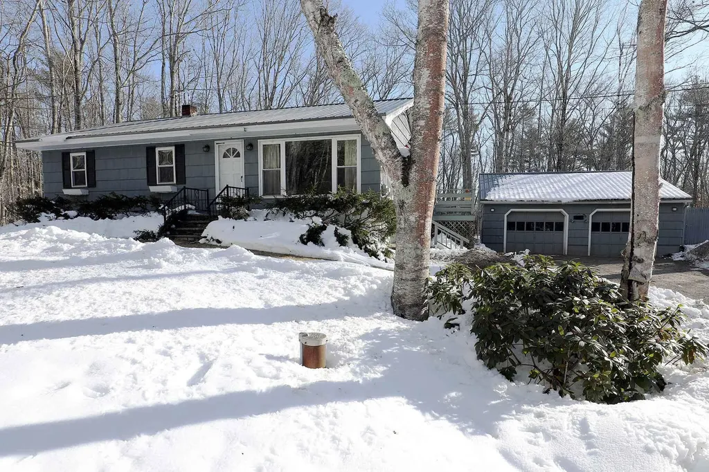 746 East Pittston Road Pittston ME 04345