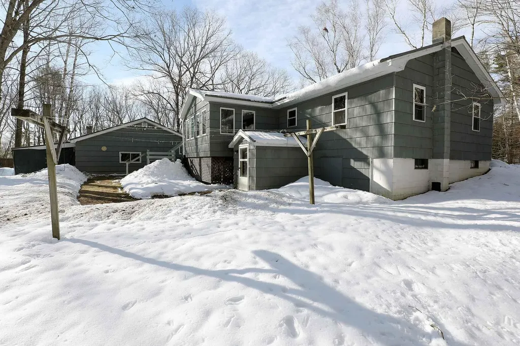 746 East Pittston Road Pittston ME 04345