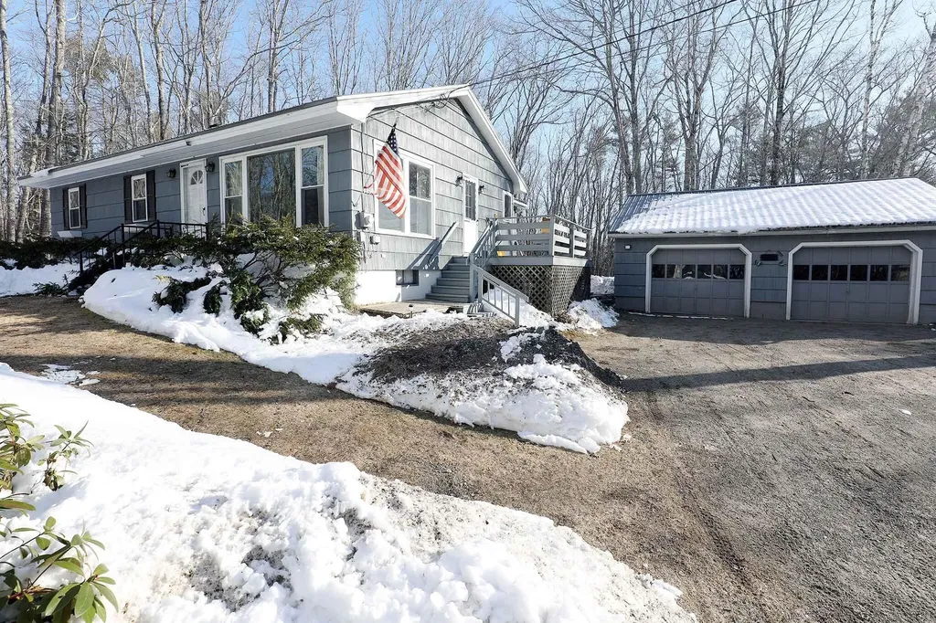 746 East Pittston Road Pittston ME 04345