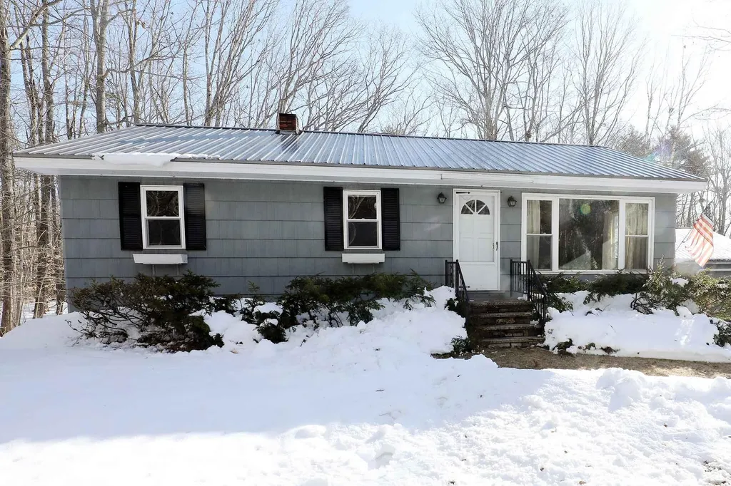 746 East Pittston Road Pittston ME 04345