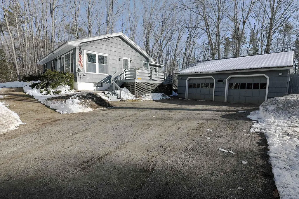 746 East Pittston Road Pittston ME 04345
