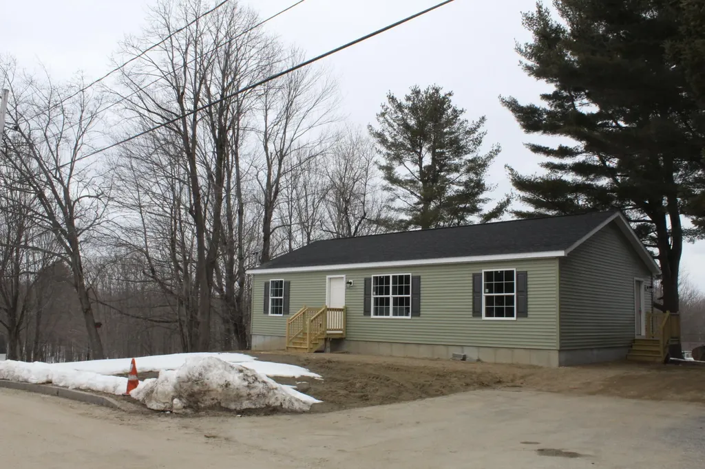 41 Flanders Street Auburn ME 04210