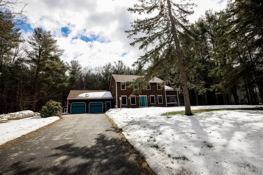 5 Sophie Lane Hampden ME 04444