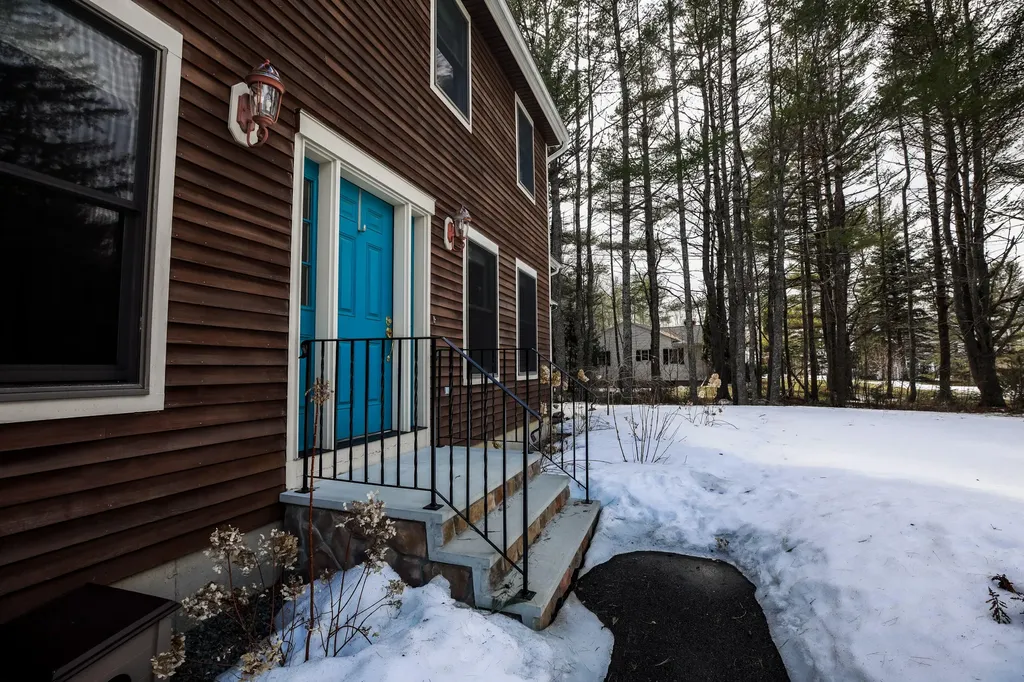 5 Sophie Lane Hampden ME 04444