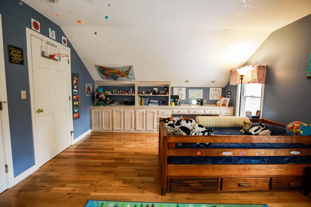 5 Sophie Lane Hampden ME 04444