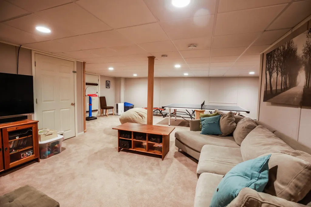 5 Sophie Lane Hampden ME 04444