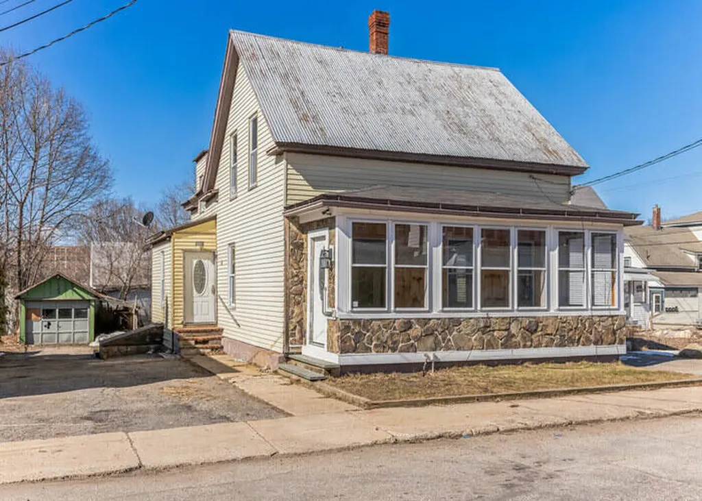 20 North Avenue Sanford ME 04073
