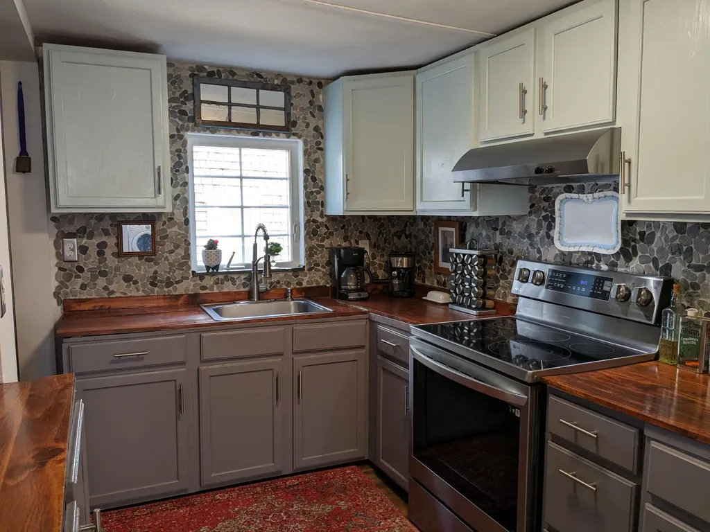 6 Lisle Street Rockland ME 04841